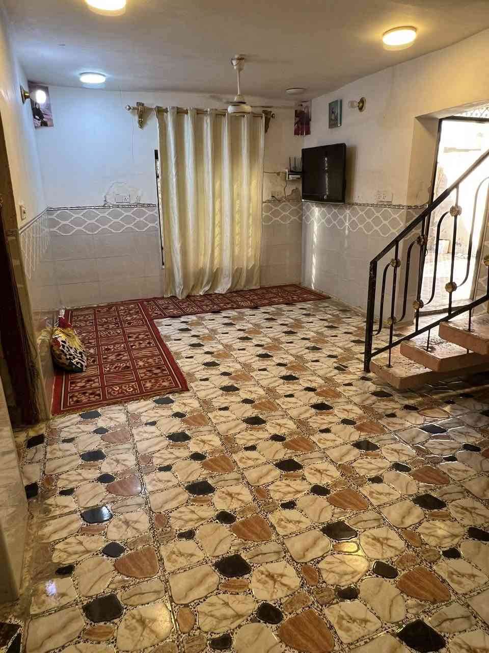 سلام عليكم مشتمل لبيع مساحته 130 مربع طابو صرف واجيه 12حله شارع 80قرب صيدليه النموذجيه لاستفسار على هذا الرقم ***********
