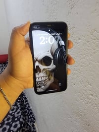 ايفون ١١ • ذاكرة ٦٤ • ظهر مفطور