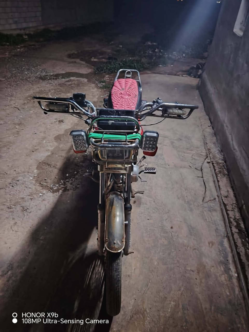 السلام عليكم ماتور تايجر للبيع موديل 24 معمر مره واحده السعر 550 وبي مجال مكان شمسيات والتواصل على الصفحه🖤


**إذا كنت صاحب هذا الإعلان وتريد حذفه لأي سبب، رجاءا أرسل رسالة إلى الدعم الفني**