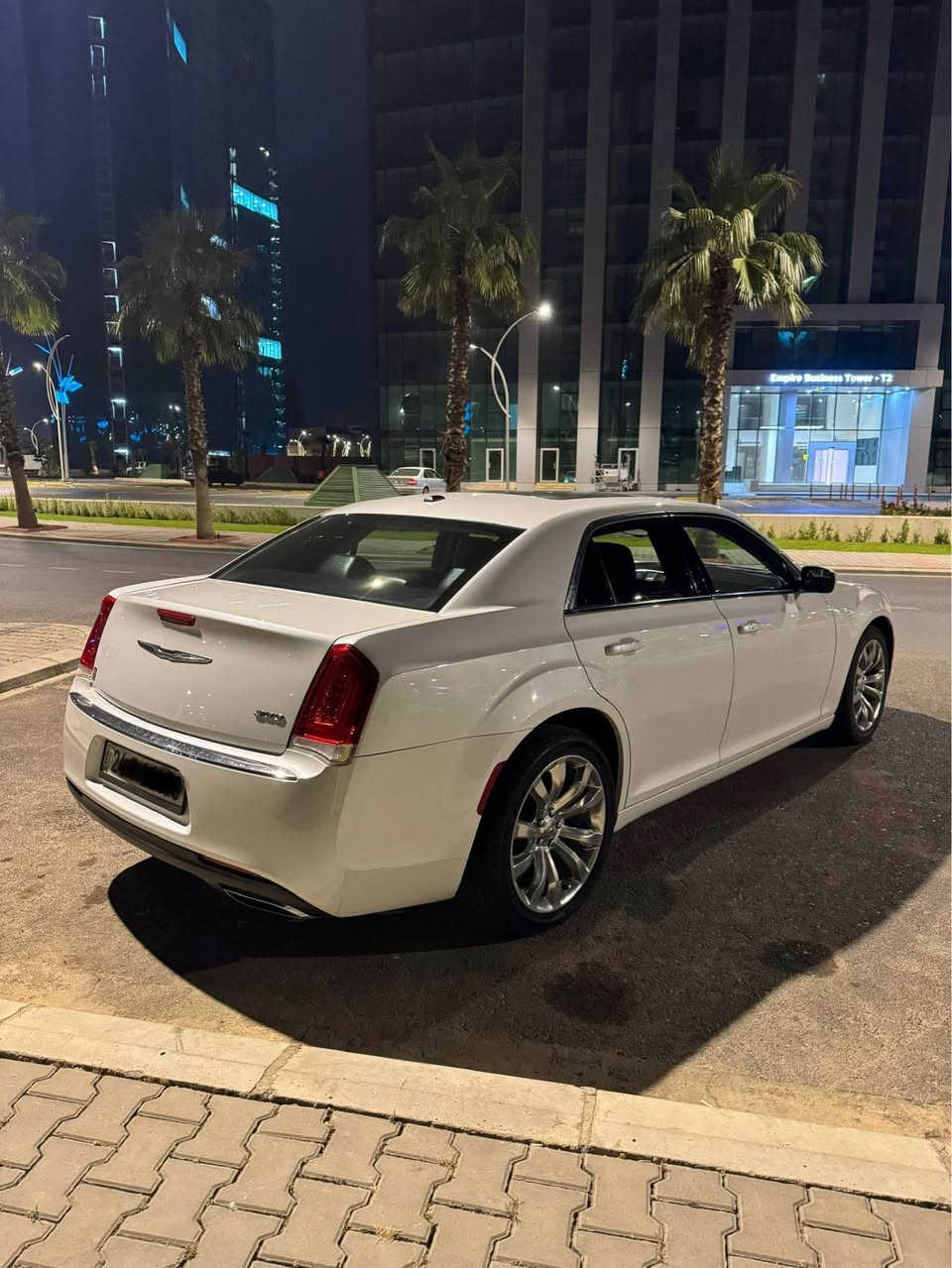السلام عليكم 
اوباما 300 Limeted موديل 2016
 وارد كندي كفاله عامه السياره كلش جديده استخدام شخصي 
رقم شمالي دهوك 24 هسه صار اسبوع من جددت السنويه ل2031 
محرك 6 سلندر 3600 
فول مواصفات بانوراما فتحتين 
كشنات جلد  شاشه جبيره تدعم كار بلي 
تخم تاير جديد ويل 20 
كفاله من الصبغ والبارد والتبديل 
العنوان/ البصره 
للاستفسار *********** البصرة, العراق
