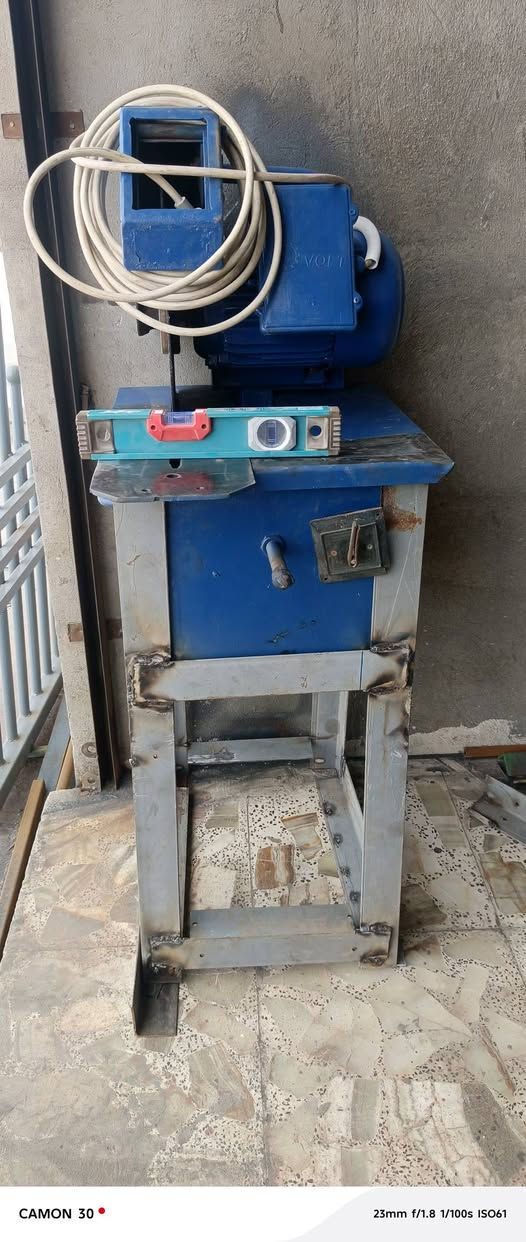 للبيع .. كتر حدادي قطع بارد سنكل 3 حصان تركي اصلي على وضع الشركة فقط مصبوغ ازرق ينباع مع السوباية مالته السعر 350 وبي مجال قليل حق الجية مكانه نجف
للتواصل ع الرقم بي واتساب 
***********
