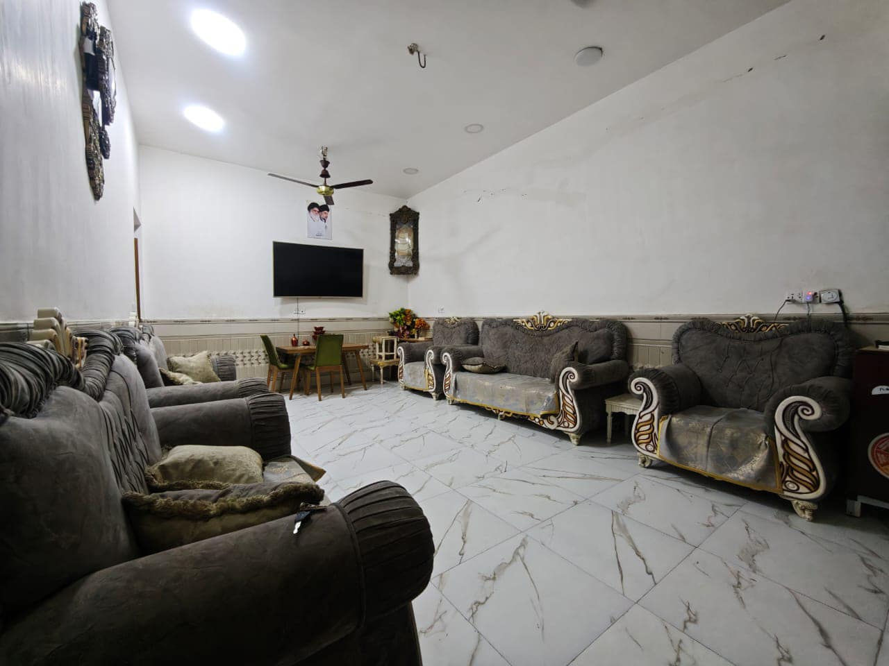 بيت للبيع حي العسكري مطلوب اسكان 28 مليون مساحة 200 متر طابق واحد كونكريت السعر 124 وبي مجال الاستفسار ***********
