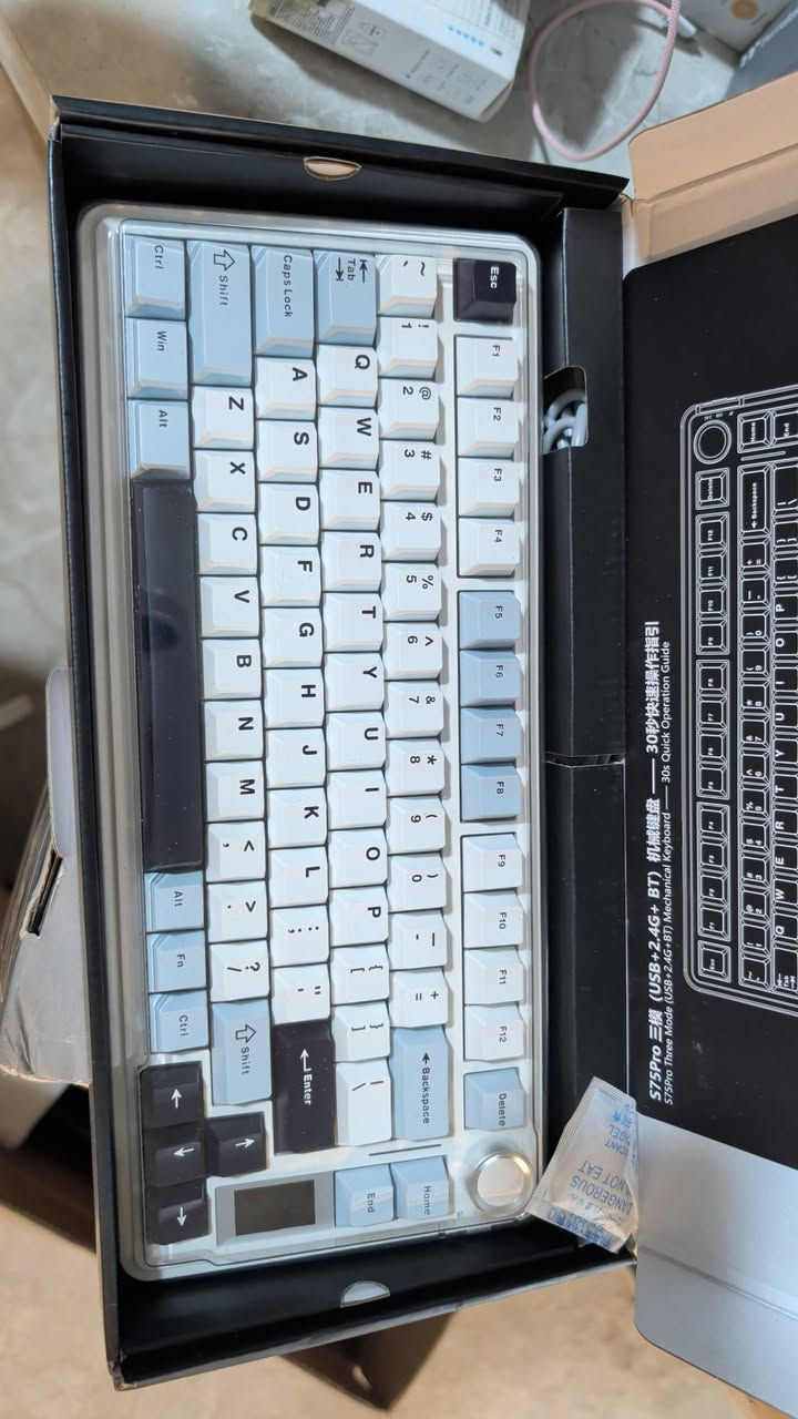 AULA S75 Pro mechanical keyboard 
جديد كامل ولا نقص بي


**إذا كنت صاحب هذا الإعلان وتريد حذفه لأي سبب، رجاءا أرسل رسالة إلى الدعم الفني**