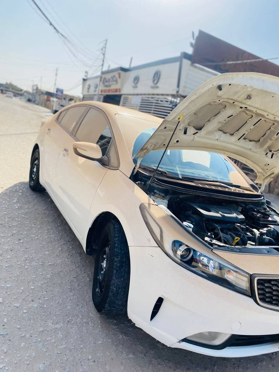 سلام عليكم سياره للبيع سيراتوو2018 نص فول مري شفط تحكم بستيرن سنويه صاقطه 2023 وسونارها موجود بصوره 
اتصال ***********
