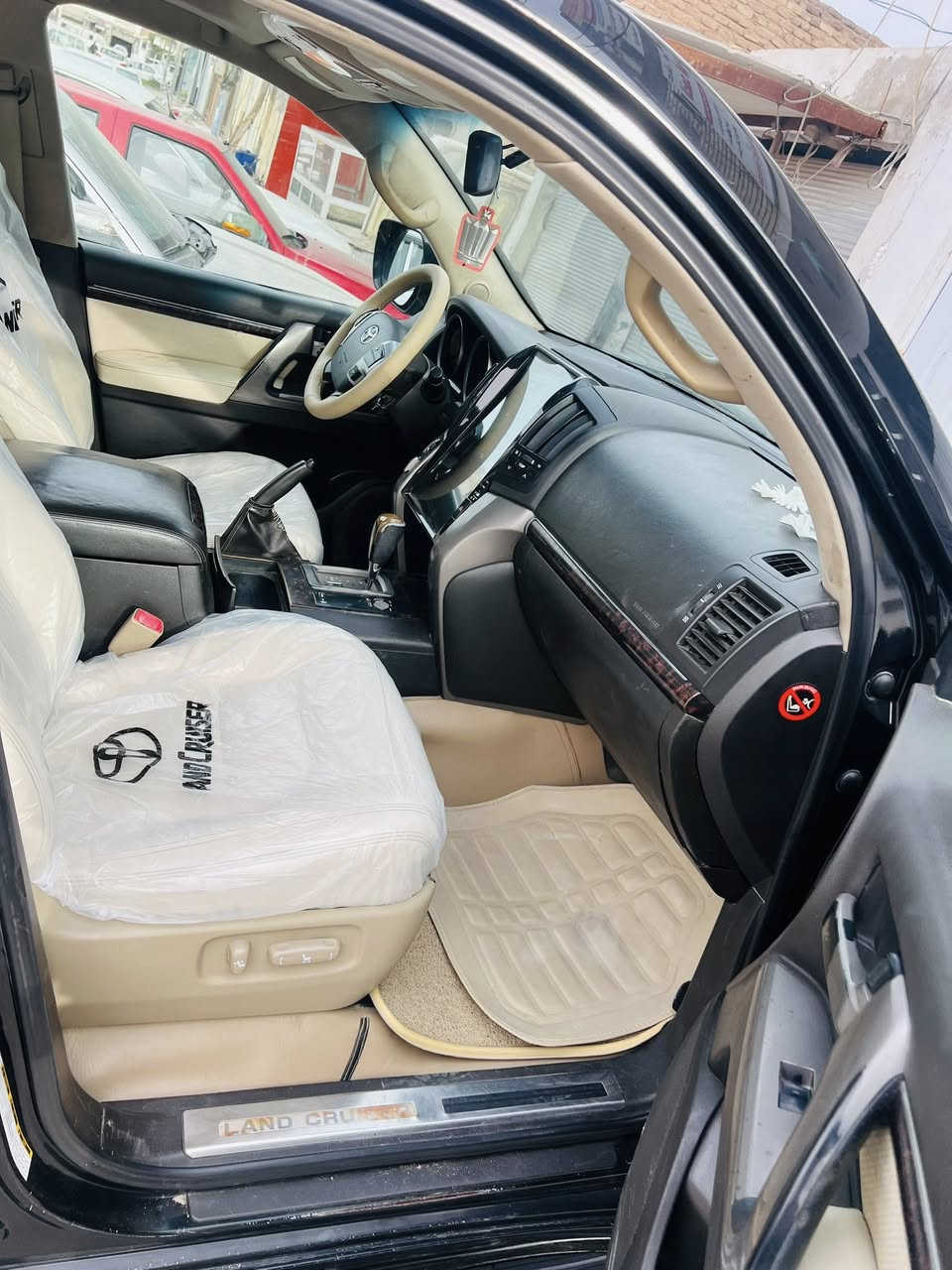 لاندكروز 2008  محدثه 2021سياره جديده بمعنى كلمه سياره كفاله بس مال تحديث حته بيبان كفاله  مال جنيان مكانه نجف سعره ٢٧٠وبيه مجال لاستفسار ***********
