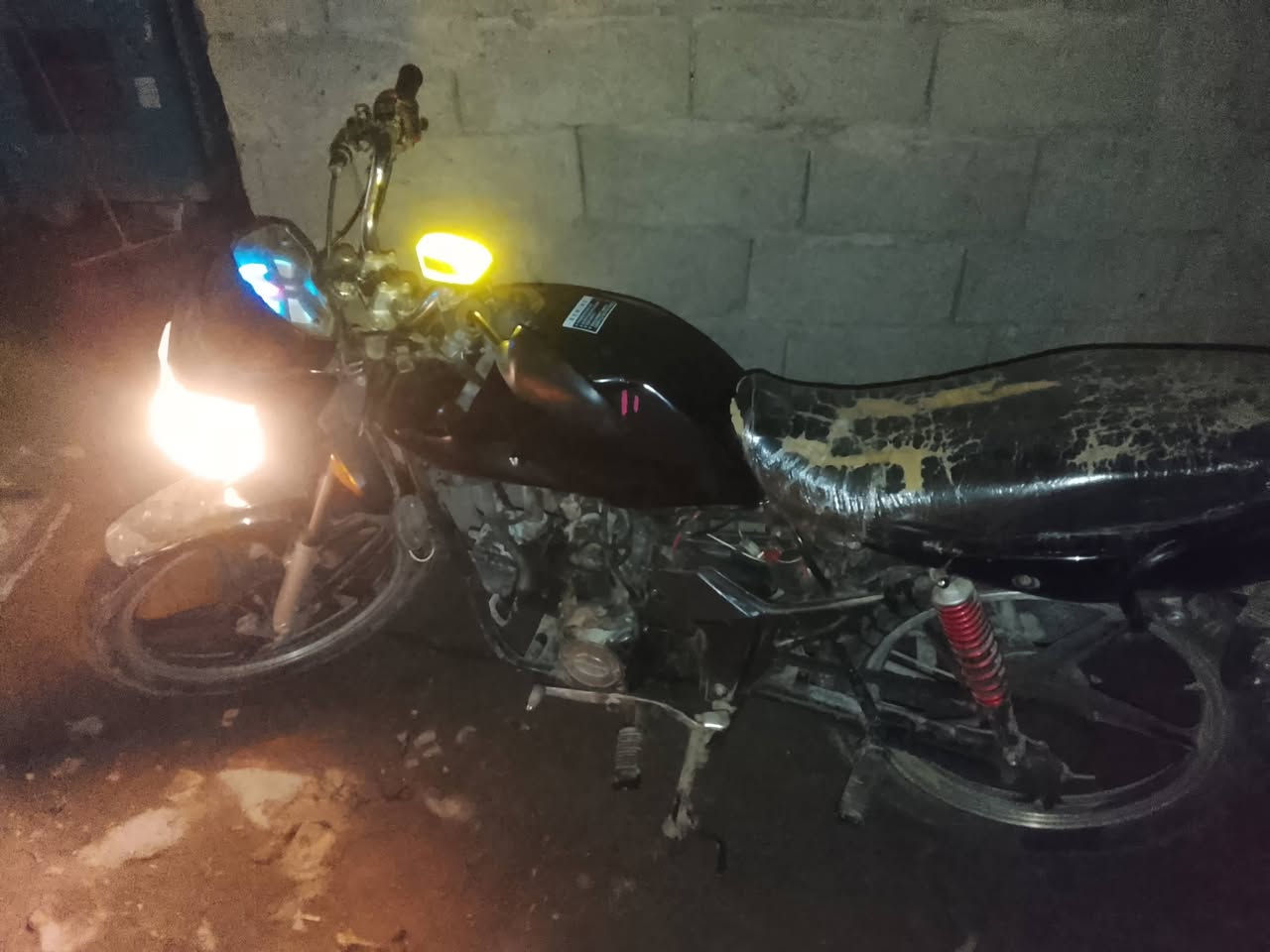 شباب دراجه بوكسر 2021 دراجه نظيفه اريد مراوس ستوته مال شغل زينه كل شيء شغال سلف هندر كهربائيات كله شغال بيت ببغداد ***********
