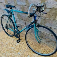 متاح بايسكل رياضي كامل   ٧ دورات   حجم ٢٧   السعر 40 الف وبي مجال للطي...