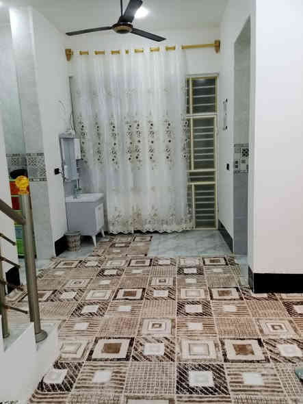 دار للبيع المساحة ١٥٧م طابو زراعي سند٢٥ طابقين يحتوي على ٣غرف نوم واستقبال ومطبخ وحولي وصحيات داخلي وخارجي وكراج وحديقة صغيرة وبناء جديد على أيدي بنيته وعندي فديو موثق بي البناء والمنطقة كاملة الخدمات تبليط واصل باب البيت وكهرباء اسلاك عواميد وماء العنوان الراشدية شارع المراسمة وطريق الرابط بين بغداد والراشدية للاستفسار الاتصال على الرقم ***********
