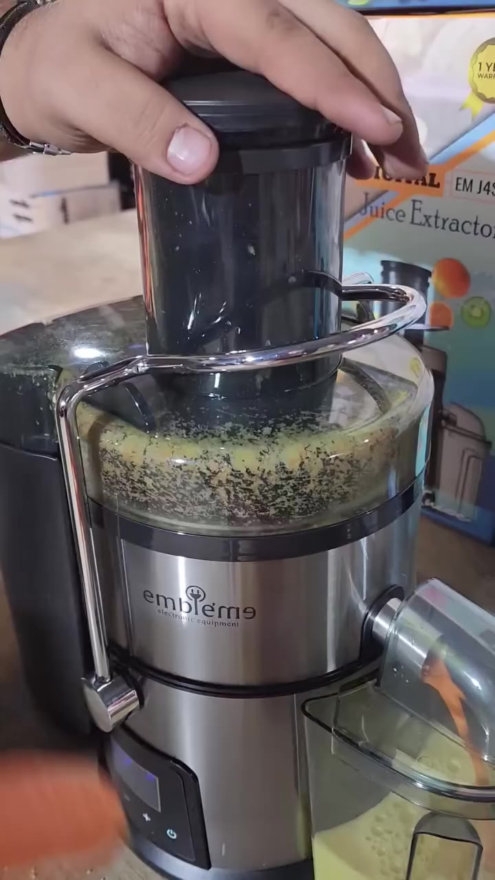 #عصارة فواكه ديجيتال من #امبليوم
 الميزات: 
-تصميم مميز وعصري من الستانلس ستيل المقاوم للصدأ 
-شاشة لمس لتحديد  مستوى السرعة 5 مستويات للسرعة 
-وعاء مخصص لجمع القشور والشوائب بسعة 1 لتر
- وعاء شفاف مخصص للعصير بسعة 1 لتر
- مصفاة سهلة التنظيف من المعدن المقاوم للصدأ 
-عمق المعصارة 75 مل
- قاعدة تمتاز بثبات عالي اثناء التشغيل 
-فرشاة لتنظيف المصفاة
- الطاقة: 1000 واط

- أبعاد الجهاز: الارتفاع 40 الطول 25 العرض17سم طول السلك: 95 سم 

المنشأ: #الصين
 ضمان لمدة سنة واحدة من تاريخ الشراء 

الملاحظات: لا يمكن فصل المصفاة عن الجهاز

للحجز والاستفسار يرجى مراسلة الصفحة على #الفيسبوك او #الواتساب 

سعر التوصيل #بغداد 3 آلاف 
والمحافظات 5 آلاف

#اللهم_صل_على_محمد_وآل_محمد 
#العراق 
#electric 
#N_M_market


**إذا كنت صاحب هذا الإعلان وتريد حذفه لأي سبب، رجاءا أرسل رسالة إلى الدعم الفني**