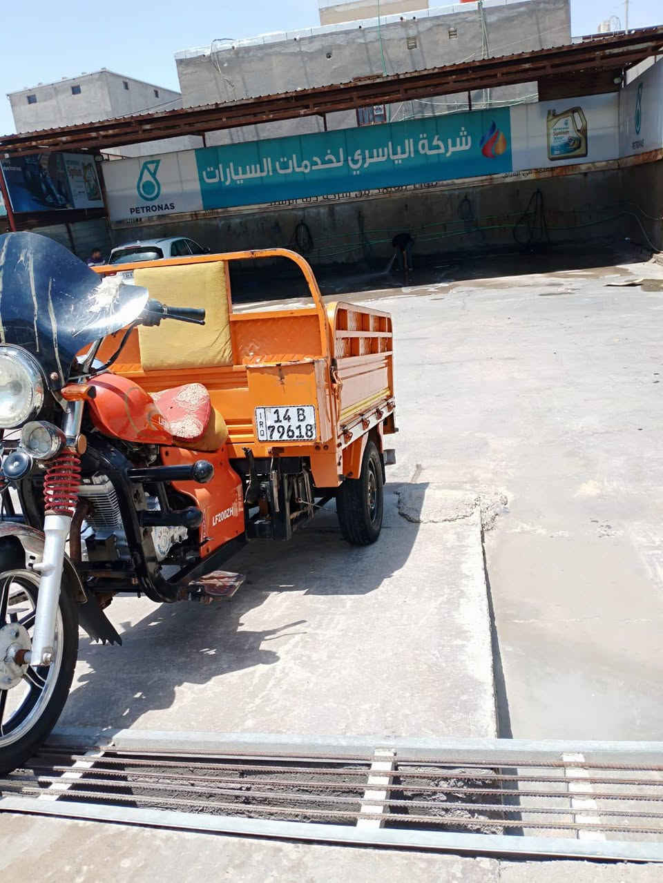 السلام عليكم ستوته للبيع بصره مكاني شط العرب رقم ثانويه ستوته كفاله عامه كل شيء شغال بيها شاصي حلو نظيف ما بيه اي شيء ماكينه جديده شطوره كلها شغاله للبيع رقم الهاتف***********
