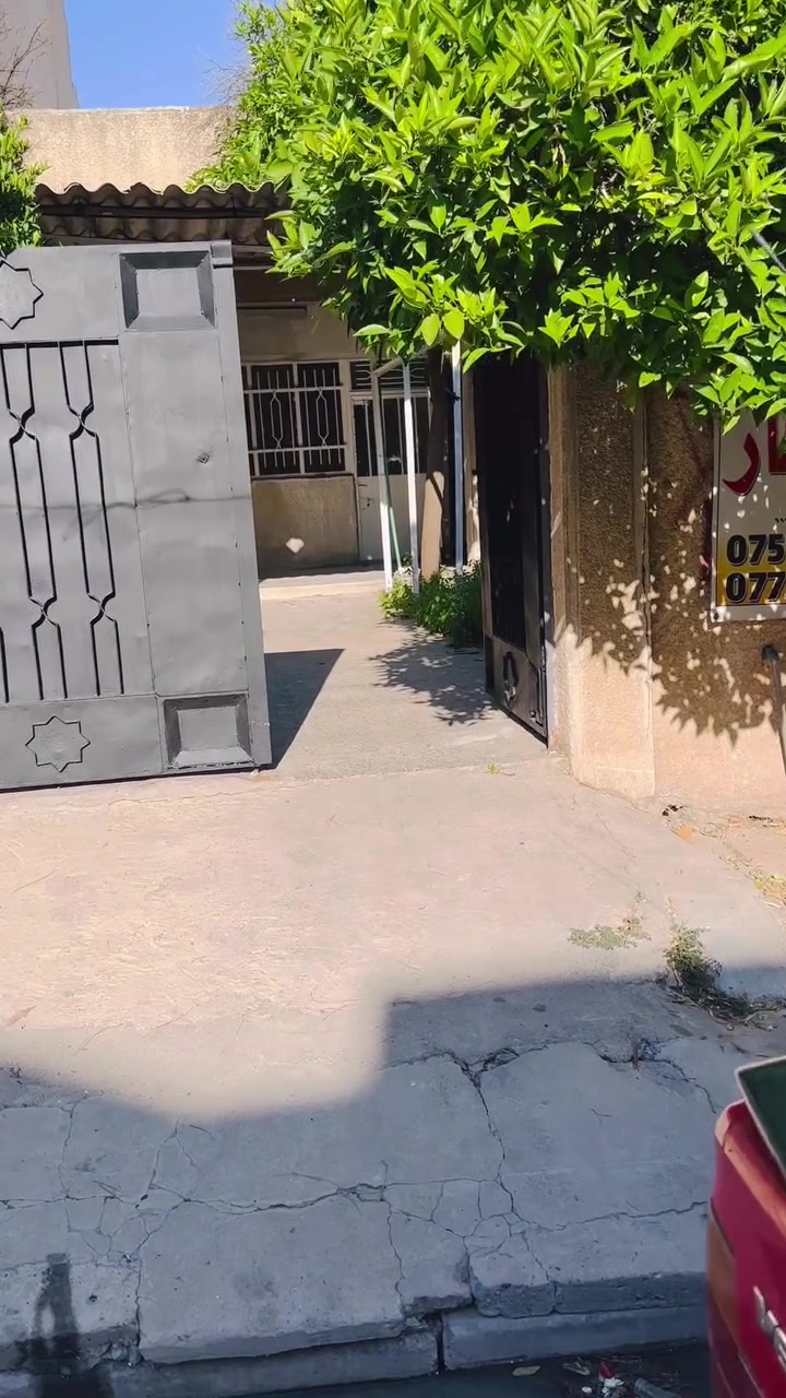سلام عليكم
بيت ل ايجار في حي النور طابق واحد كراج وحديقه ومطبخ وحمامات وغرفتين نوم وهول وبيتونه 
***********
***********
