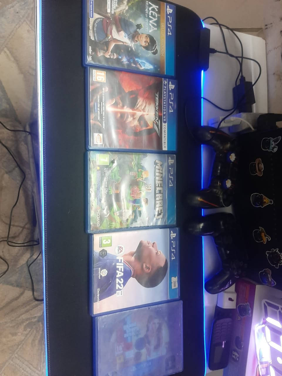 بلي فات للبيع
مع خمس أقراص 
مع اربع يدات اثني اصليه اثنين تجاريه
مع دركسون px 3
مع يو بي اس
السعر: 400وبي مجال
للتواصل:*********** واتساب موجود
