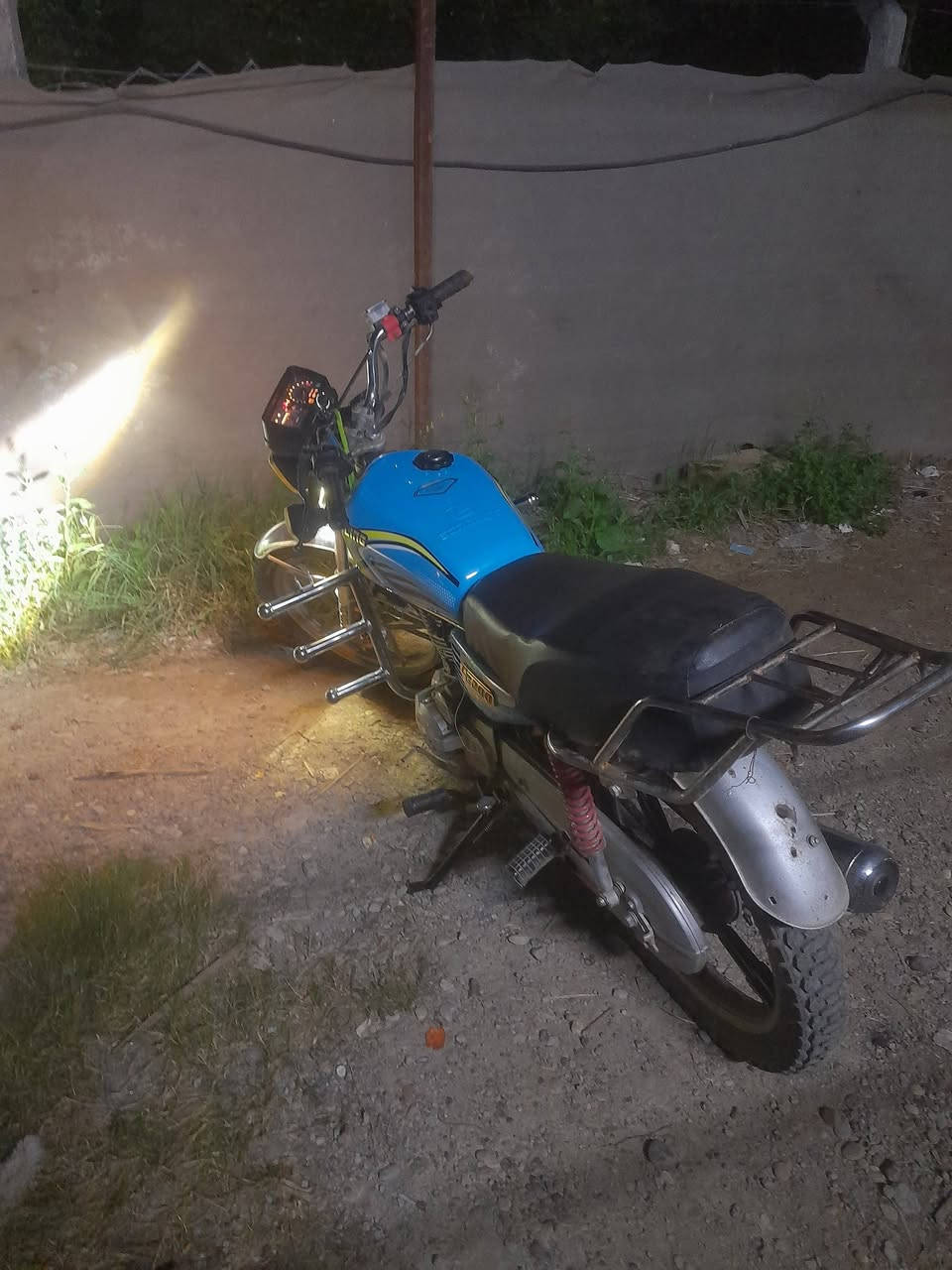 السلام عليكم
مرخصت مدير الگروب 
متاح دراجه سيفان 5 گير موديل،2022 دراجه تشتغل سلف وهندر دراجه بعدهاا بحيلها ما شالله ما ملعوب بلمكينه خلاص 🤝
الاتصال علا الرقم او وتساب *********** السعر 550 وبيها مجال حگ جيتك علمود ما تگولون اجيناك وما قدرتنه 
مكاني  تاجي منطقت الشيخ حمد اقرب نقطه داله جامع الشيخ حمد مقابيل نزلت جميل الويس ⁉️🏍
