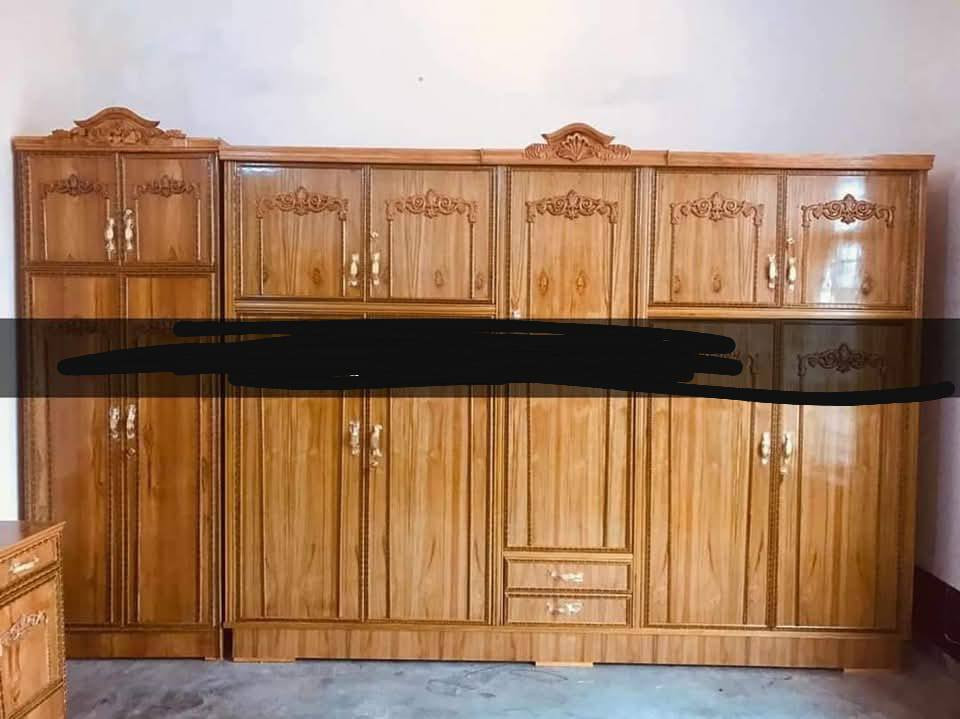 غرفه ام ال5باب غرفه لوجه صاج طبيعي 4 ملم والداخل 3ملم معاكس ابيض القاعده بلوك ضهر جرجوبه براغي ارتفاع الكنتور مترين و35 مع التاج ناصي ملحق الطول 3متر ونص الزاويه برتفاع الكنتور عرضه 90 سانتيم ميزتواليت وجربايه وكومديات يمنه ويسره والصوميه شغل درجه اوله بلوك بلاويدداسود 6رجلين *********** السعر مع الشد والنقل 850 داخل بغداد فقط
