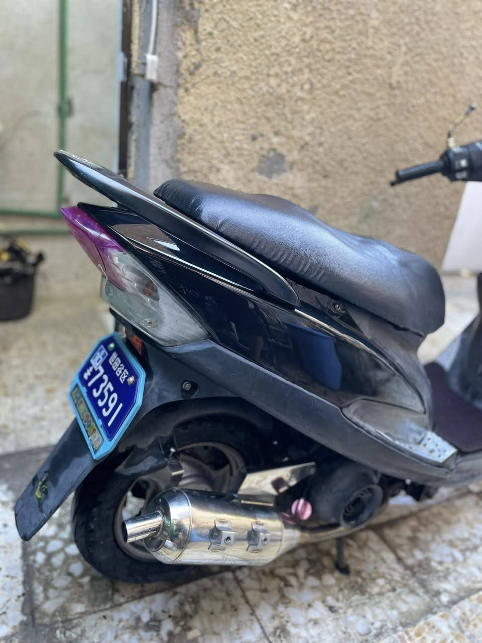 سلام عليكم
ماكس عدله للبيع دراجه مكينه بلاديه 
وبيه غراض صدر وصالنصه وقطره 
سعر 750وبيه مجال مكاني بغداد الحريه
رقم ***********
