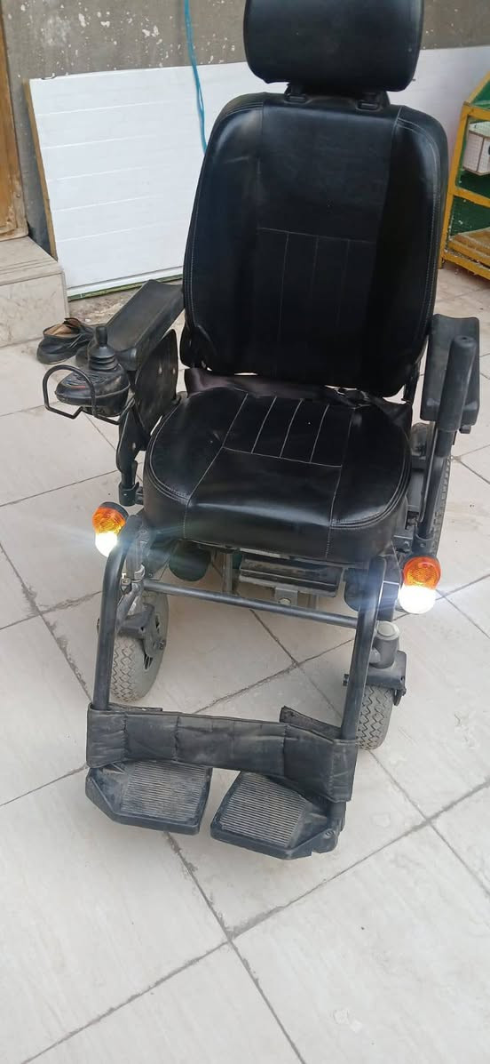 كراسي كهربائيه جديده مستعمل قليل جدا جدا نوع كوري للبيع الشراي يتصل بغداد حجم كبير ***********
