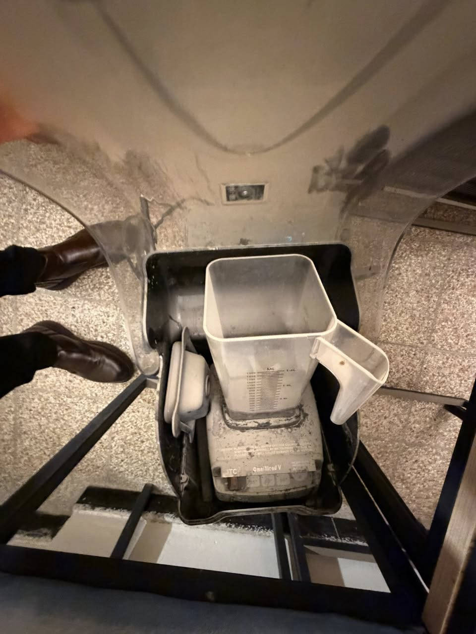 غراض محل كامل ميكينه بارستا ايطالي الكبير 
كاشير اراكيل كريب وفل مكينه ثلج عارضه كيك
محل كامل موضح بصوره اني ماخذهم شلع دين
اللي يجي ياخذهم شلع ويقيم بما يرضى الله
هذ وتسابي ***********
