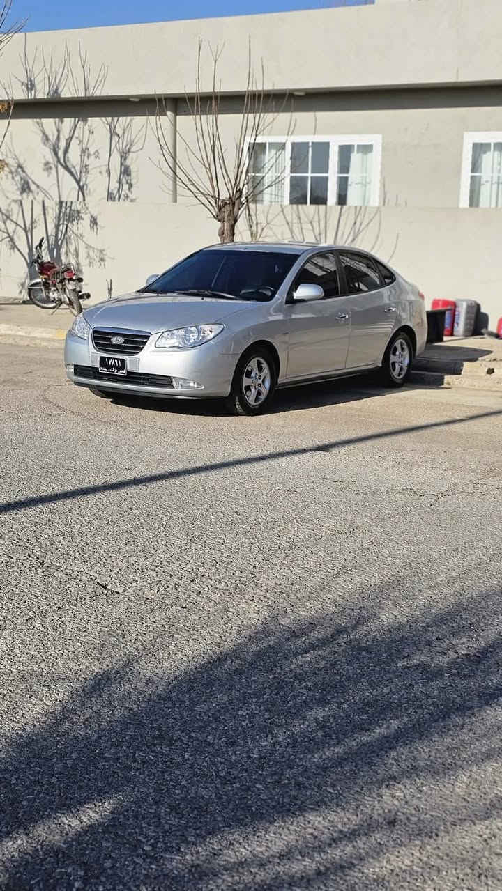 ماشەڵا لەماڵی هەموو لایەک 
هۆندا ئاڤانتی 2008 
جڵدوو هیتەر 
تەبرید لەمس 
چوار تایەوویلی لۆکی لەژێرە 
کامل مەسرووف 
کامل پۆڵیش 
پێش وو دوای کەپسە 
سەقفی شوشە 

نرخ.....49گەڵاو مەجالێکی برایانە 
موشتەری نیت سەری من و خۆشت مەهێشێنە 
***********
