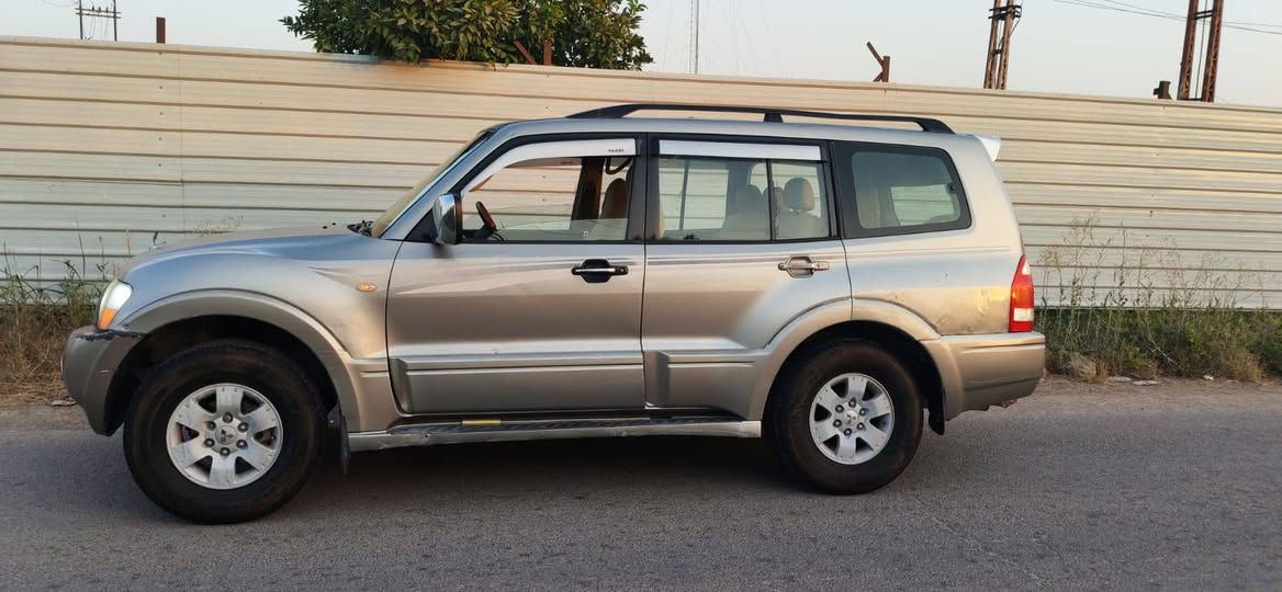 السلام عليكم باجيرو البيع موديل 2003 رقمه بابل بسمي  محور مكينه بطه 300 مكينه وكير جدد تبريد عاطل  سياره بلاديه مابيه صبغ ولا ضربه مال جناي تخم تاير مابيه نقص ترايك وين ميعجبك سعر 70 عنواني بغداد زعفرانيه وهاذ رقمي***********
