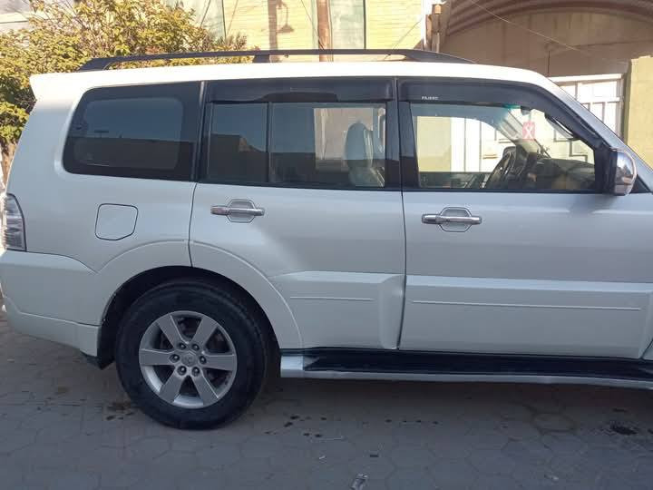 سلام عليكم  باجيرو 2008السياره جاهزه وحلوه محدث 2016 شاشه الستفسار ***********
