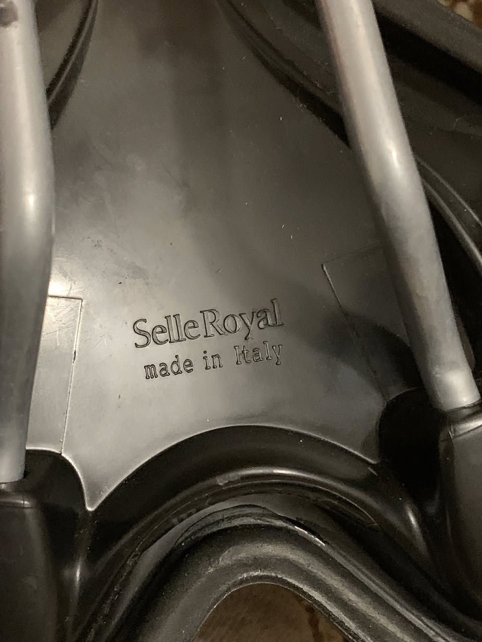 سرج ايطالي كامل لكن بي ضربة بسيطة مماثر نهايا عليه السعر 10 الاف لاول تم يدلل
@إشارة


**إذا كنت صاحب هذا الإعلان وتريد حذفه لأي سبب، رجاءا أرسل رسالة إلى الدعم الفني**