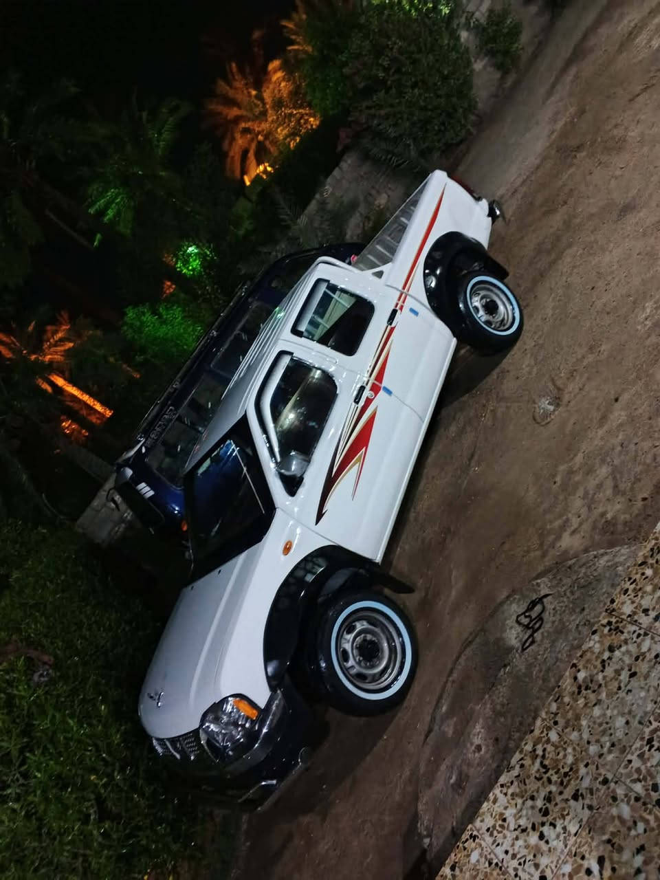 نيسان مزاد 2008
مصبوغه عام
السعر 75 وبيها مجال 
عنوان بغداد
هاتف ***********
