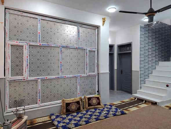 🏡دار للبيع🏡
المساحة:200 متر مربع
عدد الطوابق:طابقين
نوع السند:#طابو_زراعي_سند_٢٥_أقرار
السعر:(155) مليون دينار #قابل_للتفاوض

تفاصيل الطابق الأول:
غرفتين
صالة
مطبخ 
صحيات عدد 2
استقبال
كراج كبير/مكشوفه 2

تفاصيل الطابق الثاني:
غرفتين + سويتات (كل غرفة بحمام)
صالة
سطح
مطبخ شتايكر

الميزات:
ماء
كهرباء
قريب من: سوق/مدارس/تبليط #عرض_20

الموقع:🏡 (#توجد_جميع_المساحات)
نجف/شارع الصب عمود 335
شارع جسر الشهداء
 #ملاحضه_يبعد_عن_الجسر90متر

للتواصل:

***********وتس
