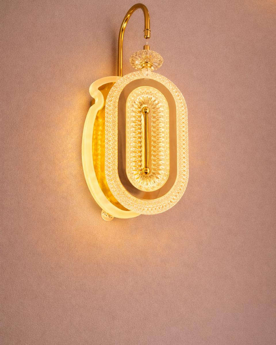 ✨ النرجس ✨
حين تتحوّل الإضاءة إلى تحفة فنية

براكيت جداري بتصميم فاخر
تناغم راقٍ بين الذهب اللامع والكريستال النقي
وهالة ضوئية أنيقة تزيّن الجدار وتمنحه حضوراً استثنائياً ✨

مصمّم لمن يختار الفخامة
ومناسب لأرقى المساحات:
▪ غرف النوم
▪ الصالات والمجالس
▪ الممرات الراقية

النرجس… لأن التفاصيل تصنع الفرق 💎
📩 للتواصل ومعرفة المزيد اتصال:***********
