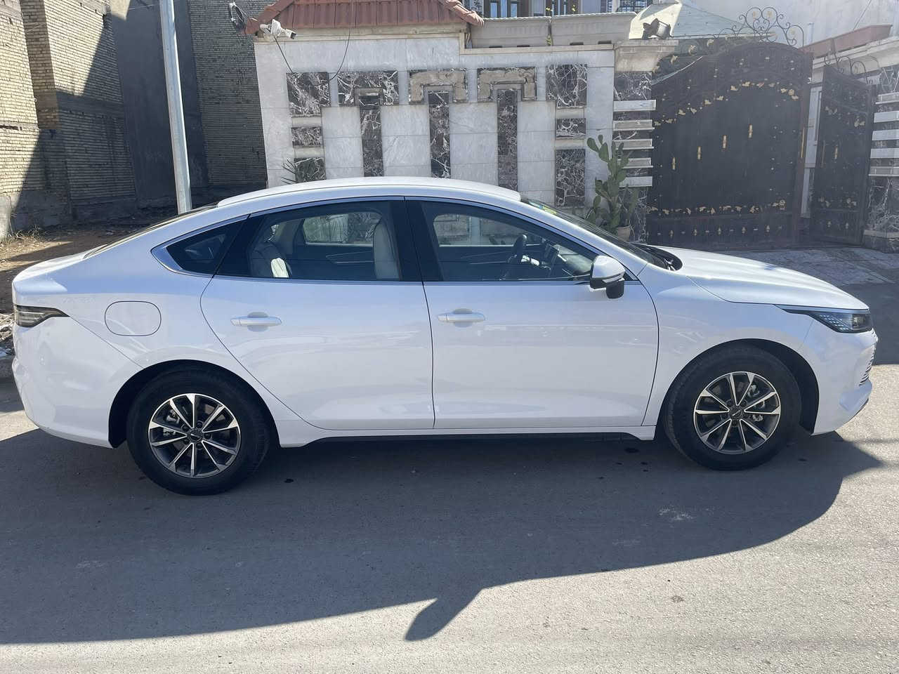 سلام عليكم للبيع BYD دسترويل 2025 رقم بغداد بسمي مكفولة كفالة عامة ماشية الف فقط السعر 18 مليون و 900 عنوان بغداد ***********
