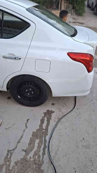 سلام عليكم نيسان سني هندي بليته زركه  موديل 22 ماشيه 126 الف رقم اربيل الجديد هزة بشهر واحد تخلص يعني تحويل مباشر حتى بدون متروح سياره بيهة طخه بجاملغ الامامي من جهة السايق والبصفه  مصلحهن وصبغتهن على كدهن يعني ربع جاملغ فقط  السياره كير مكينه صدر تخم تاير مكفول دوشمه جديده سويتهة ب300 الف  ارضيات جدد شادلهة شاشه وكاميره خلفيه موصفات جنح خلفي مانع انزلاق تحكم جهة وحده مري كهرباء سياره جاهزة عليهة ادامه كامله فيت بم وفلاتر ونوزلات وبلكات ودهن يعني الف دينار متصرف عليهة سياره جاهزة من كلشي وبالعافيه على ياخذهة  بأسم ولد صديقي بالمنطقه يمنه شرط تحويل ثاني يوم السعر 105قفل قفل وماكو هيج سعر *********** مكان السياره بغداد الزعفرانية
