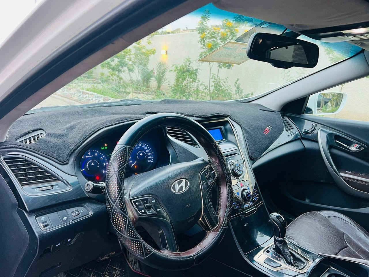 السلام عليكم ازيره موديل 2012 خليجي بسمي فول مواصفات جاهزه وجديده بيه منظومة غاز السيارة كير مكينه طخم تاير كهربائيات تدفئه تبريد السيارة عليه ادامه كاملة كفاله من الصبغ السعر 118 وبيه مجال للاستفسار الاتصال على الرقم ***********
