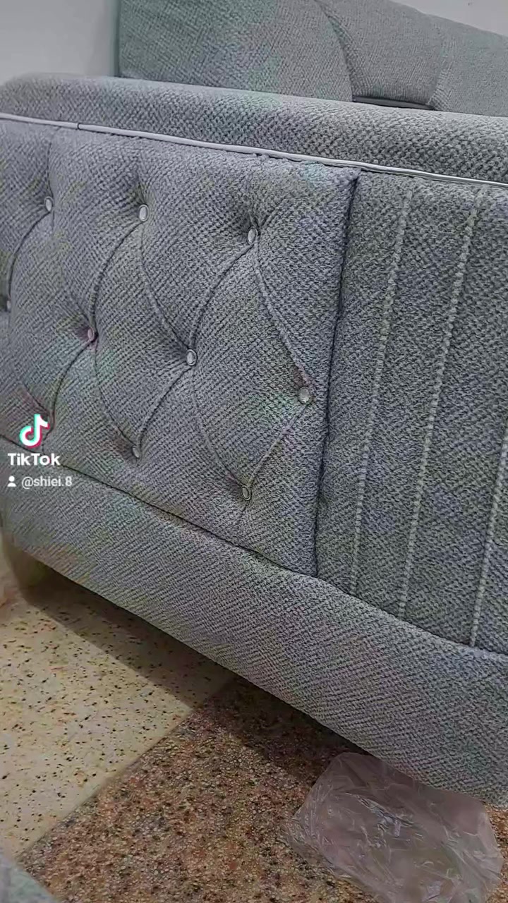 تخم مودرن تفصال درجة اولى خشب بلاويد اسود الضهر خشب جام روسي الاسفنج طبي امتياز اول  طول التخم ٧ ونص رجلين حديد درجة اولى 350 العنوان مقابل ملعب #الشطره الولمبي.  مجمع بركات الصادق. #رقمي ***********
