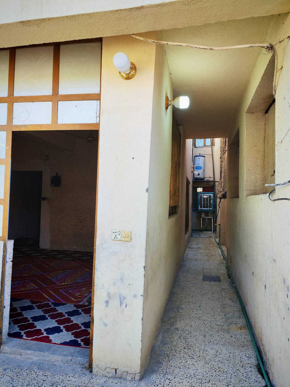 السلام عليكم دار للبيع طابو صرف مساحة 120متر طابق ونص منطقة العبيدي شارع العابد للاستفسار أكثر اتصل *********** واتساب
