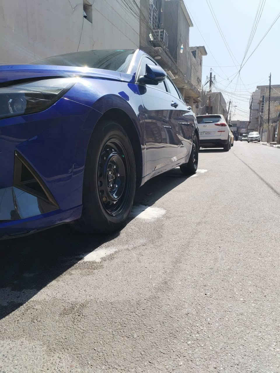 عندي إلنترا موديل ٢٠٢٣ للبيع..
وارد امريكي بيها جاملغ امامي ايمن مبدل.. 

وربع بنيد مصبوغ.. وربع باب ايمن مصبوغ..

ايرباك ستيرن ودشبول وبرده..

فول لمتد 1/1 رقم بغداد انكليزي بأسمي..

ماشيه السياره 20,000 

مكان السياره بغداد جديده اي سؤال ع هذا الرقم..

***********
