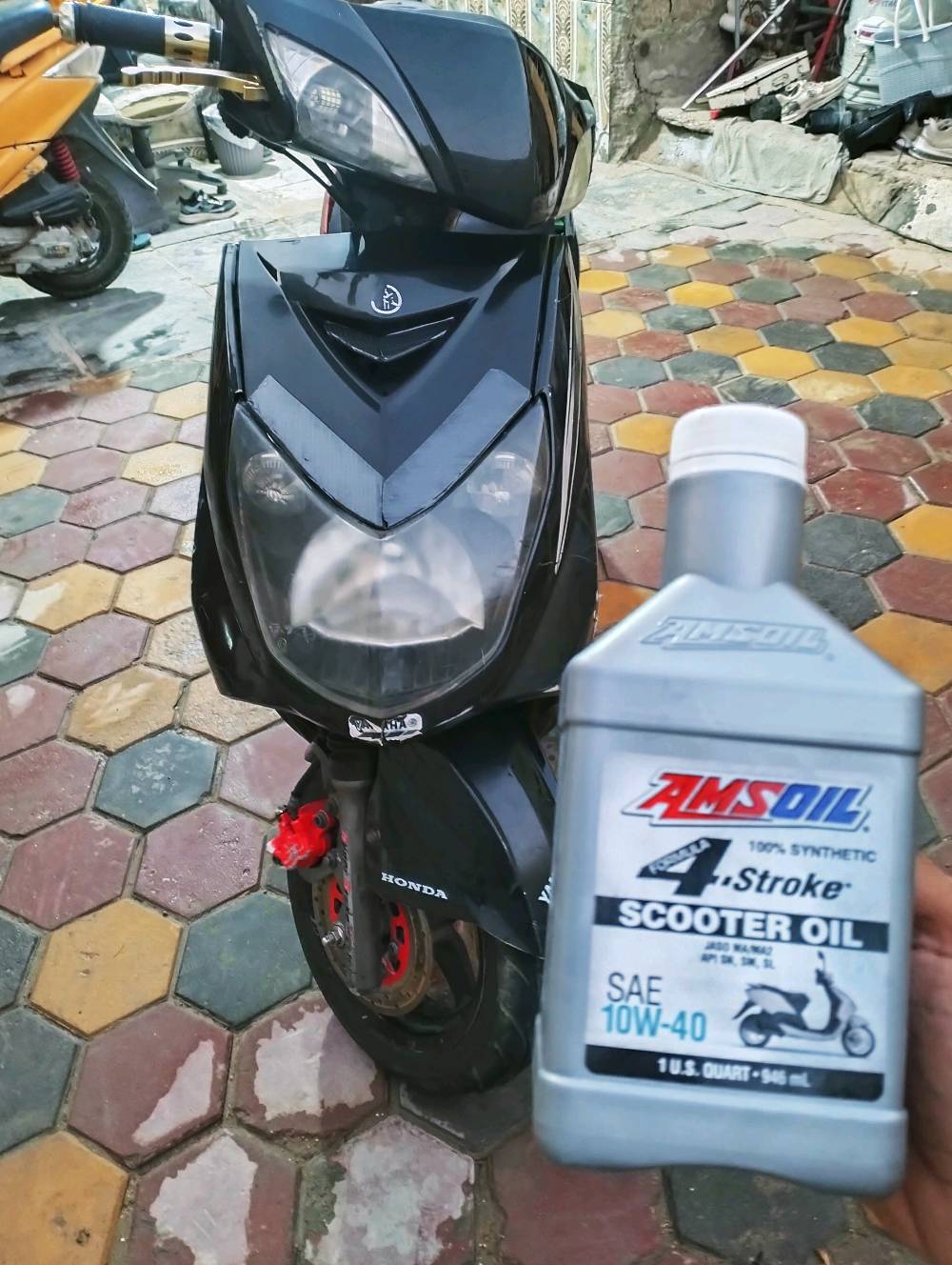 السلام عليكم سكنس نوزل ياباني  للبيع مكينه مفتوحه اول مره تنفتح دراجه بيه تزويد//
 يدات بريك اصلي ذهبي 
 يدات سكليتر رياضي ذهبي 
قبق فلاوين ذهبي
 خرز ليموسي9 غرام شلعه معدل تشك الكاع معدله يعبر 100 
صالنصه كاربون فايبر صوته رياضي وعالي وانطيك وياها الصالصنه البلاديه مالته 
كلج خلفي جديد تفصيخ اصلي مال حاويه  أخذته ب 50 الف //
 
كهربائيات كله شغاله سلف جبير 4 فحمات بلادي  وهندر  لايت عالي وناصي رماش زنون واصفر اشاير لد لون ابيض  قويات اشاير هورن بيه رباعيه قفل ستيرن وقفل جوزه للعلم الدهن مالته كله امزويل والوصولات موجوده النقص الي بيه تريشه وقفل الجنطه يشكل مرات فقط 
 سعر الدراجه 550 وبيه مجال مكاني ناصرية مركز مراوس مارواس فقط بيع 7806138887بي واتساب