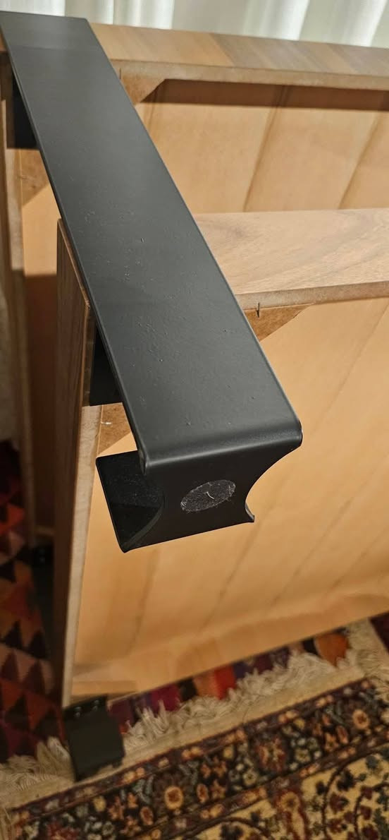 عندي ميز وسطي مال استقبال جديد 1.5 × 1.5 و سيت 3 طبلات وياه بلون خشب صاجي .. اريد ابيعه لان اجاني هدية و ما ناسب مساحه المكان مكاني بغداد ....
***********
