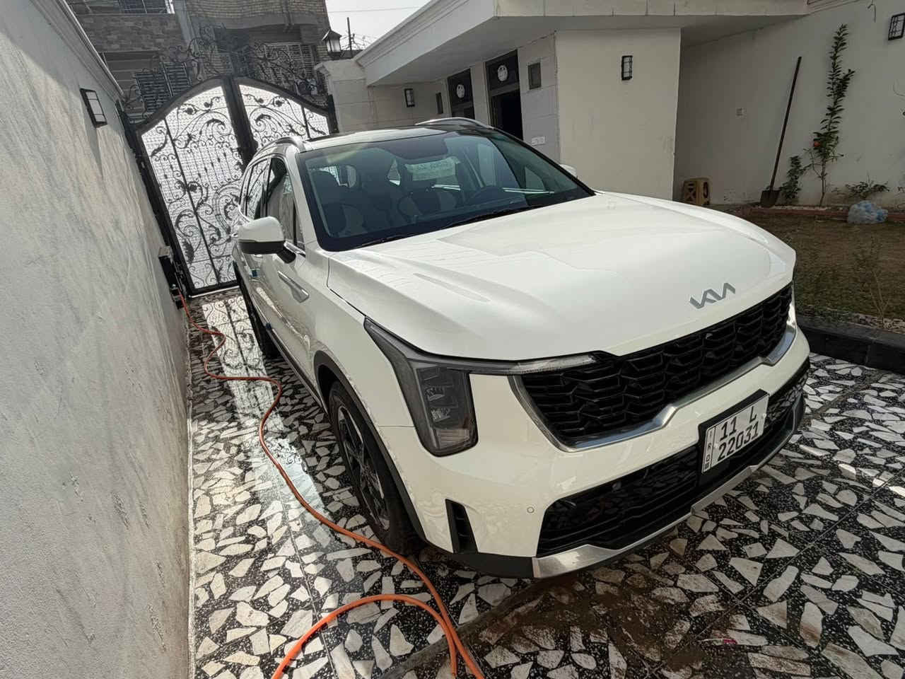 السلام عليكم سورنتو للبيع 
موديل ٢٠٢٤ مكفولة كفالة عامة 
فول مواصفات بانوراما 
ماشية ٣٠ الف 
رقم بغداد بأسمي تحويل مباشر 
السعر ٣٠٥ او بيهة مجال بسيط
***********
