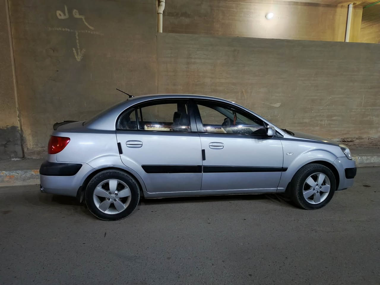 السلام عليكم 
كيا برايد 2009 فول مواصفات اخوان سياره كلش جديده وما متعوبه استخدام شخصي رايده 87 مكاني فلوجه ***********
