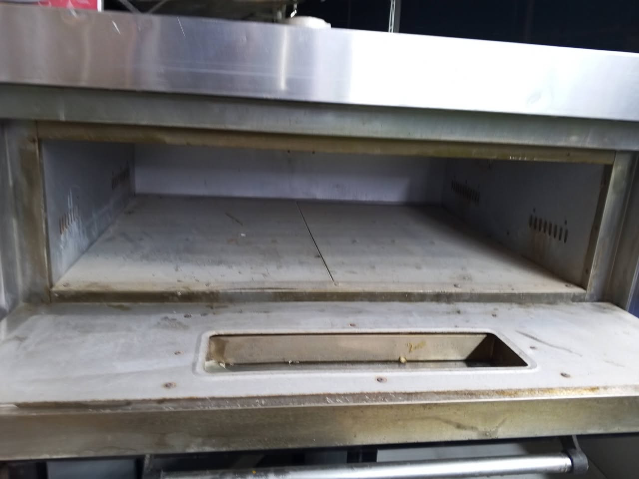 السلام عليكم فرن استعمال قيل للبيع ب 400وبي مجال ***********
