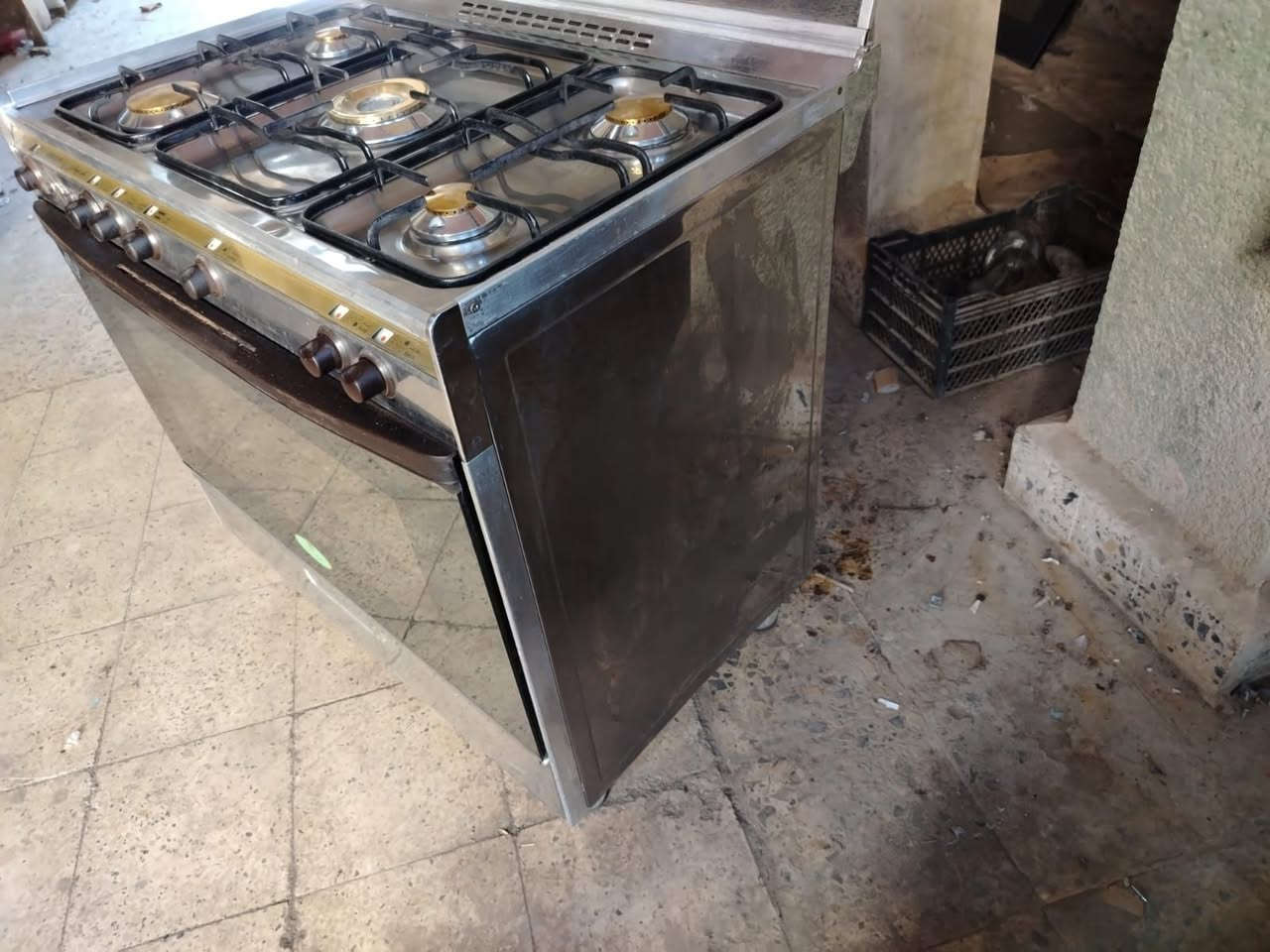 260 الف سعر الطباخ 
سلام عليكم طباخ للبيع كريازي مصري باب اول بي ضمان الطباخ جدا نظيف *********** @إشارة
