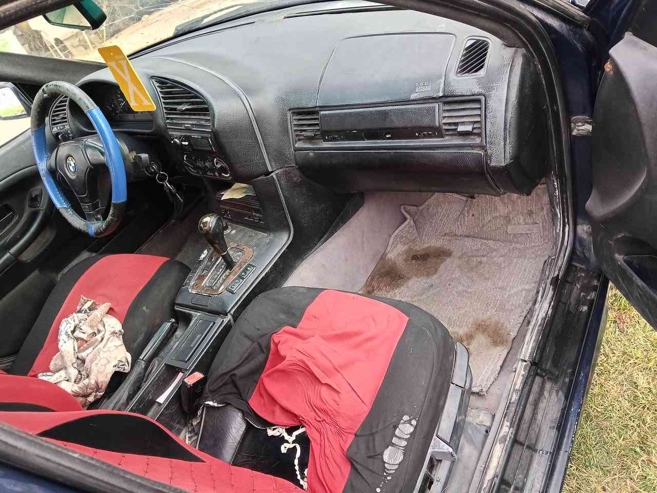 Bmw E36 1994
للبيع أو مراوس بيه نواقص الڤان عاطل 
حدادية الخلفية جديده
مكينه مسكر فانوس گير اوتوماتيك رقم بغداد الماني سنويه منتهيه ب26 سعرها42$وبيه مجال للتواصل اتصل ***********
