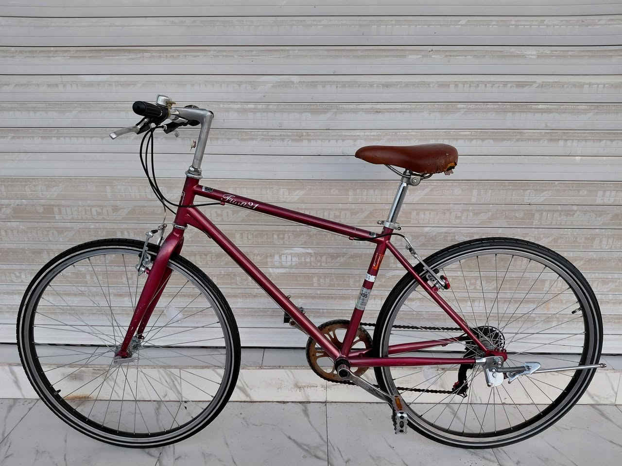 بالة ياباني
حجم 26 دزاين C700
الفريم حديد الملحقات المنيوم
اطارات خط فسفور
SHIMANO 6 SPEED
السعر 120  الف
   ✈يوجد توصيل لجميع المحافضات ✈
كركوك مدخل سايدين حي الاسرى والمفقودين 
معرض ابو شيفان ( *********** )
