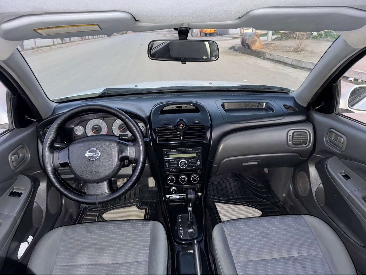 ***********….***********
نیسان سەنی کۆری مۆدیل2011گێڕ تۆماتیک دووجام کارەبایی سەیارەکە نمونەیە لەجوانی و پاکی لەسەردەقی شەریکە ماوەتەوە تەنها(١٦٩)هەزار ڕۆشتوە هەموو شتیکی بیلادی یە سبوخ و لێدرانی نیە دعامیەکانشی سبوخ نیە پشت و پێشی کەبسە دوو شوێن بچوک ساردی هەیە.گێڕومەکینەوتەبریت و تاخم پێش و توندوتۆلی بەشەرت  تاخم تایەی نوێ یە.سەنەوی تازەیە.شوێن تەق تەق كويسينجاك, أربيل
