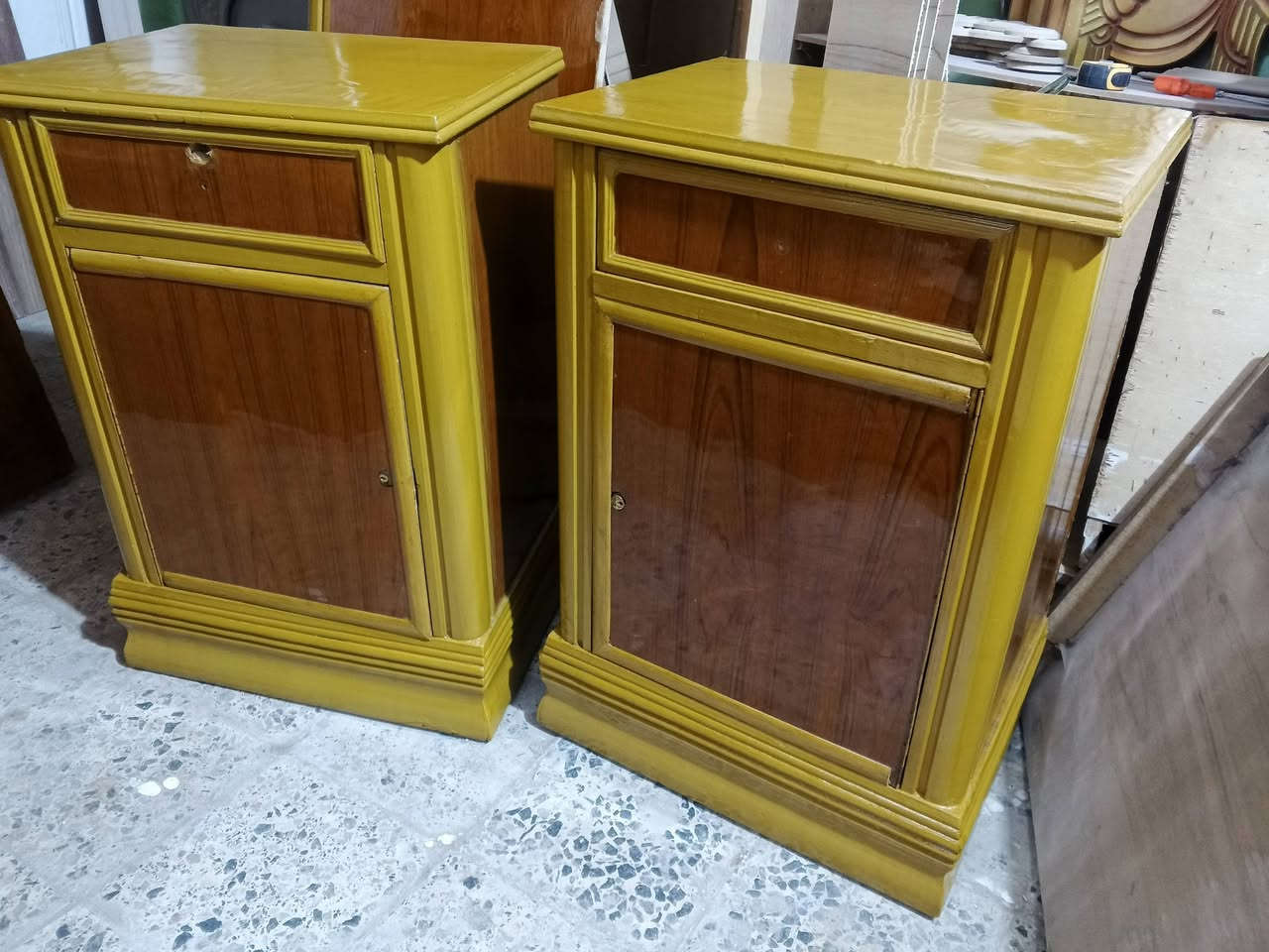 سلام عليكم تجديد كافه مستعمل نشتغل بل جديد بلون صاج الابيض كافه خشاب غرف نوم بوفيات كناتير بيبان غرف نفس ماضهر بصور قبل وبعد شغل جديد 👇🏻يحب شوف شغلنه دخل على صفحه  مكانه نجف حي مكرمه قرب مركز وفاء تواصل خاص او على رقم ***********
