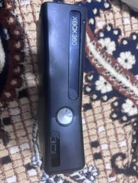 اكس بوكس 360 كامل هو غراضه للبيع سعر 40 ألف قفل  فحم.  شغال مكاني بغدا...