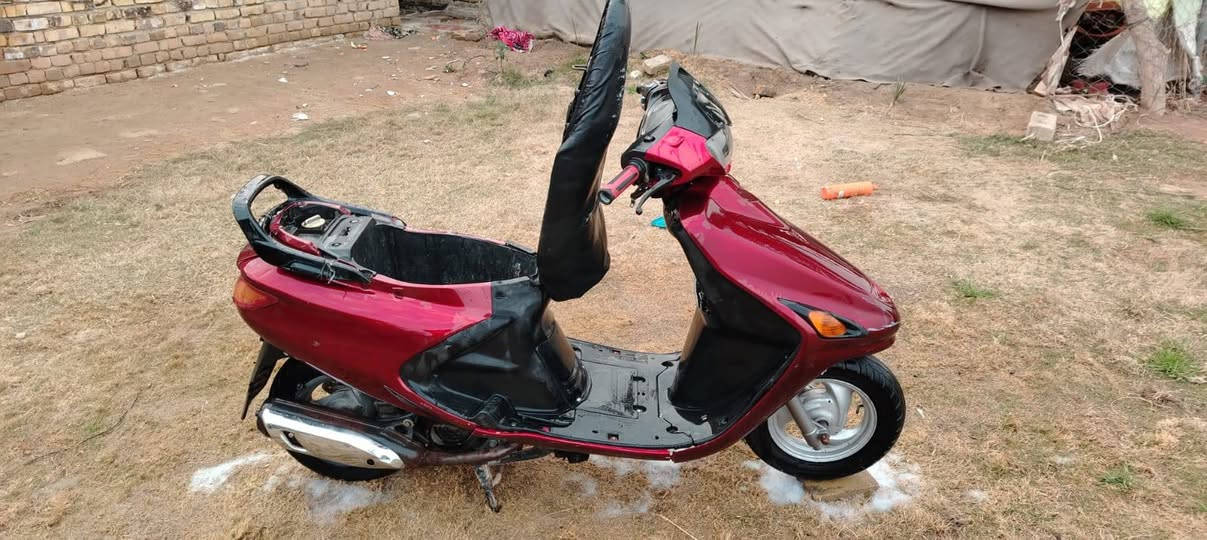 سلام عليكم دراجه البيع الدراجه ناعمه حلوه السعر 300وبيه مجال حك الجيه العلم الدراجه بيه بلاستيك ولف بس الصبح اول ما شغله أدخن وتكطع بسرعه مكاني نجف ناحيه العباسيه رقم الهاتف ***********
