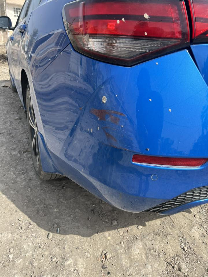 السلام عليكم
نيسان سنترا موديل 22 حادثها مثل ماموضح بالصور والسونار  وهاي صور كدامكم
ماشيه 54ميل
السعر 142 وبيها مجال
مكان السيارة بابل_ الحله 
للاستفسار ***********
