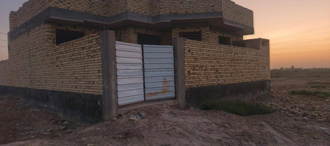 سلام عليكم ❗دار للبيع مكانه شطره سيديه بين العمارات وطاقه مساحته ❗250 متر طابو صرف بناء ❗حديث البيت كامل عوزه نواقص بسيطه بي استقبال + غرفتين + صاله كبيره + صاله صغيره + مطبخ حار + مطبخ بارد + صحيات خارجيه وداخليه سعر وتفاصيل اكثر اتصل عرقم  ((  ***********❗)
