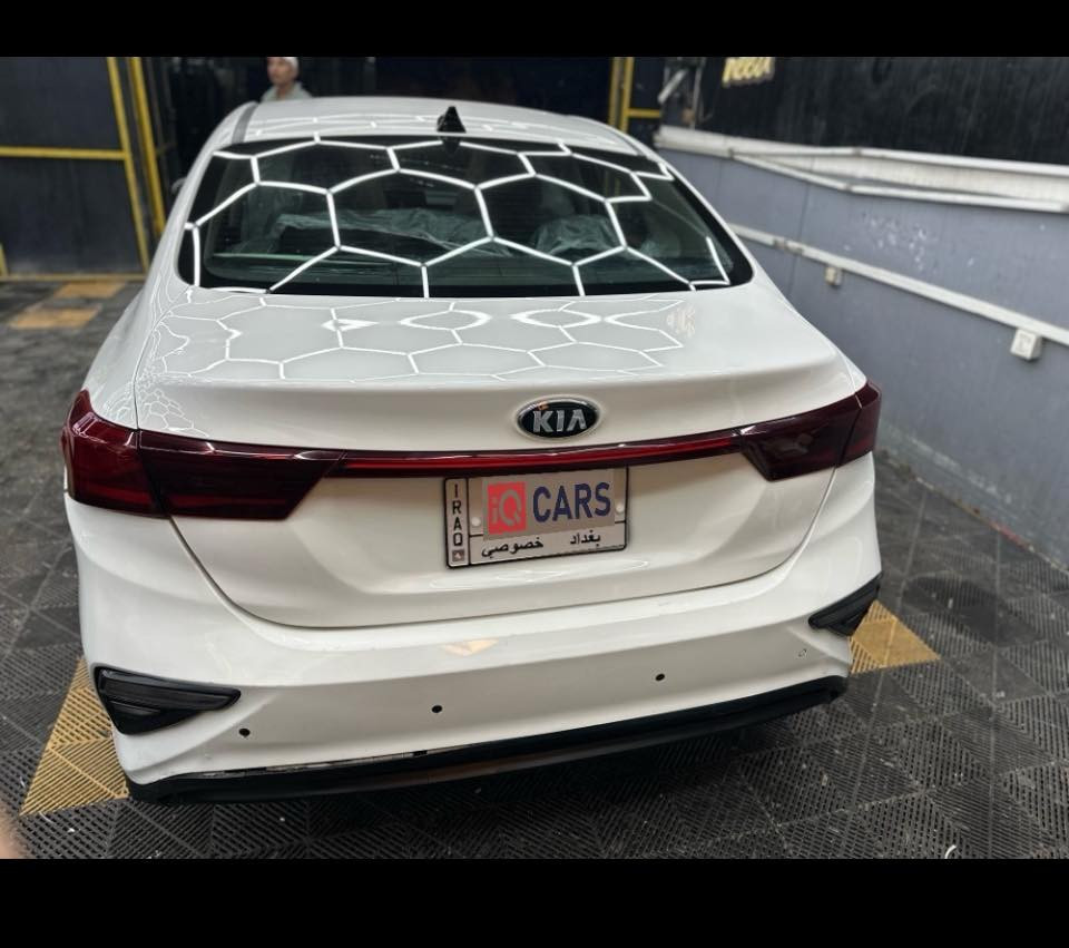 كيا فورتي ٢٠٢٠
رقم بغداد تحويل مباشر 
مكينة ٢٠٠٠ 
ماشية ٨٤
كير AT شغل شركة الهندسية 
حادثها خلفي بدون تبديل ولا صبغ 
بيها بارد قليل جاملغ يمنة وخدوش بلباب الخلفي 
باقي التفاصيل موضحة بالصور 

نواقصها /
الشاشة تشتغل صوت فقط الصورة واكفة 
ملاحظات بلحية الدعامية فايبر كلاس قليل 
السعر ١٢٥ $
بغداد الشعب 
 واتساب ***********
