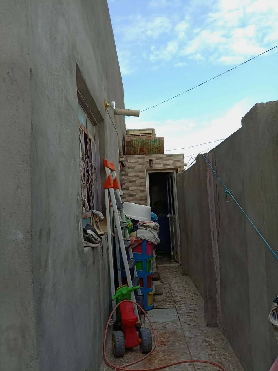 بيت مساحه ٩٠ متر مربع البيت ركن سقف صب الأساس تجعيب منطقه راقيه جدا بيت بي غرفه النوم وصاله ومطبخ وحمام مكشوفه البيت كاشي جديد وبورك ركن قرب مدرسه الكوفه الاهليه شارع مطار جديد أو شارع حوزه اول ماتدخل سعر 20 وبي مجال


**إذا كنت صاحب هذا الإعلان وتريد حذفه لأي سبب، رجاءا أرسل رسالة إلى الدعم الفني**